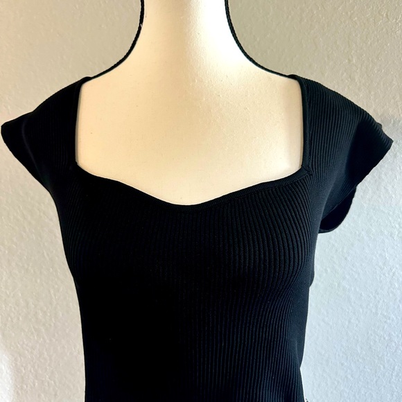 Black Cap Sleeve Top!!! - Picture 2 of 2